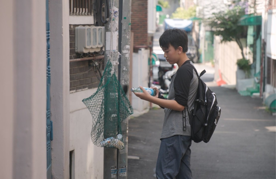 빈 병을 줍던 12살 지웅이